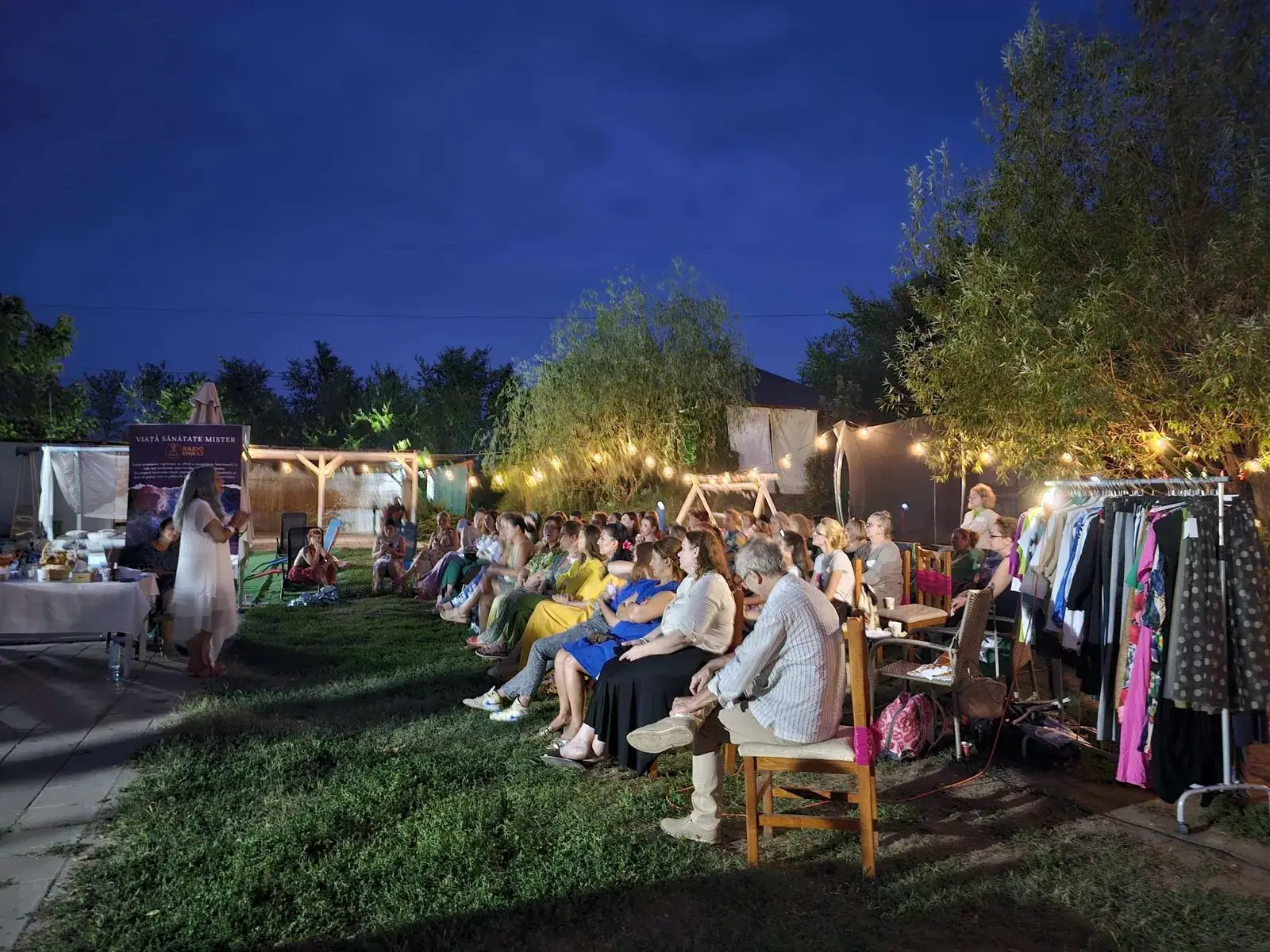 SEEDS Afterschool: spectacol în aer liber, seara